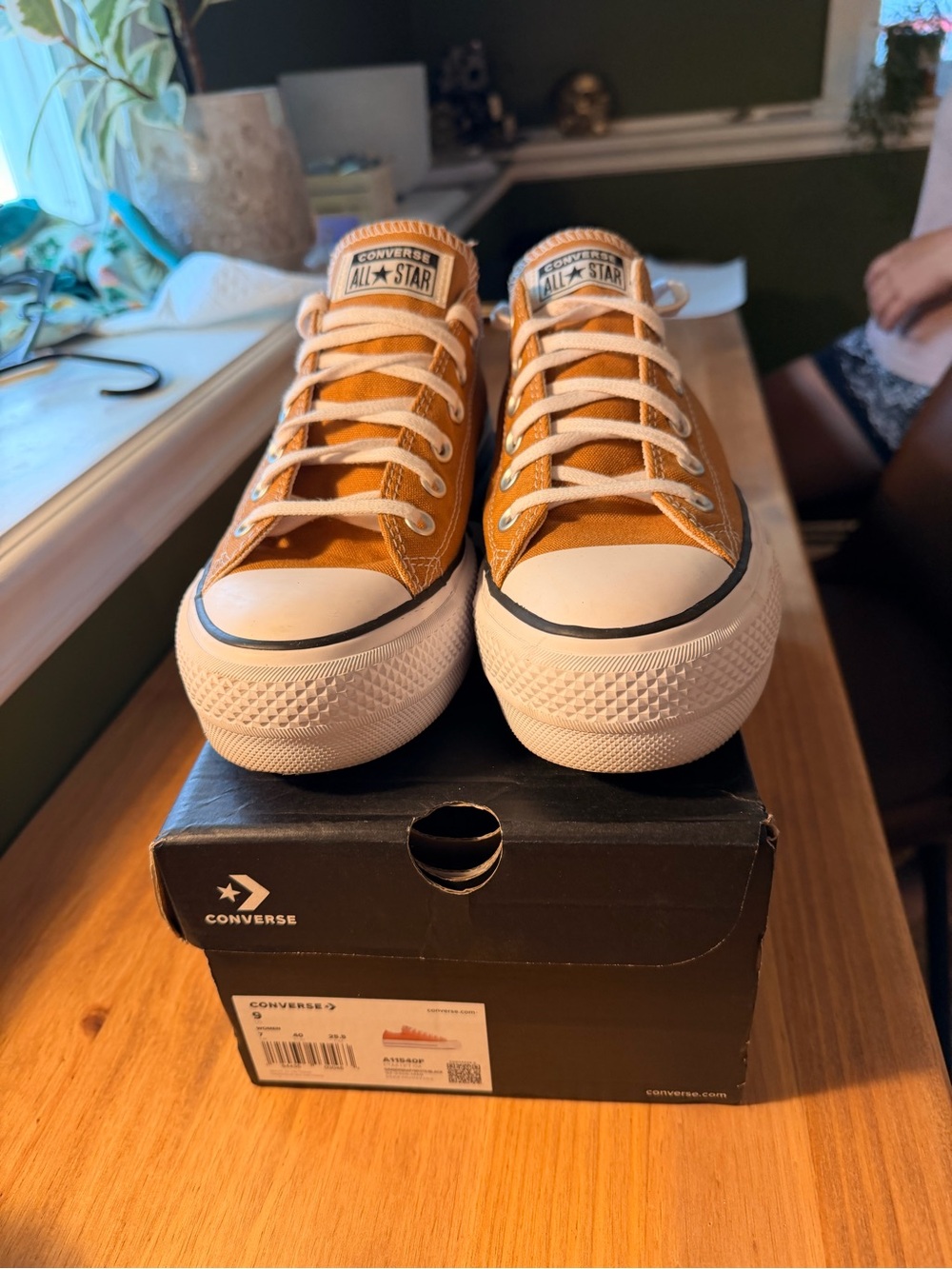 Converse Womans Ox Lug All Star Low Top Sneakers - Rust Orange